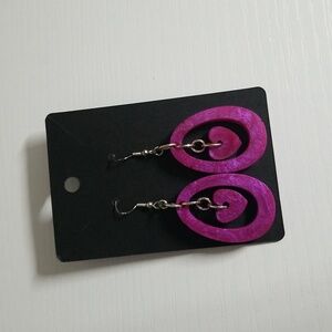Shiny pink/purple oval earrings with heart.💖